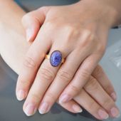 Pierścionek regulowany z Czaroitem w srebrze złoconym 14 (Średnica wewnętrzna 17 mm) +/- 2 rozmiary regulacji