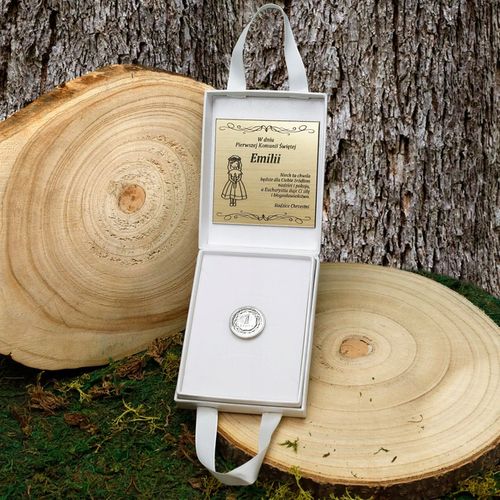 PAMIĄTKA KOMUNII ŚWIĘTEJ / ELEGANCKIE PUDEŁKO PREZENTOWE Z KOKARDĄ + GRAWER na Arena.pl