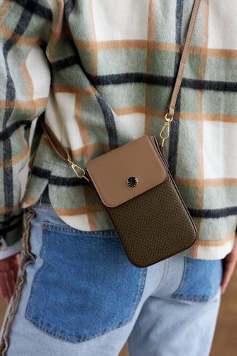 mini torebka-portfel ze skóry ekologicznej z ozdobnym panelem - peterson na Arena.pl