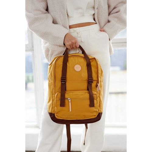 plecak miejski w żółto-brązowym kolorze z przegrodą na laptopa zamykany na Arena.pl