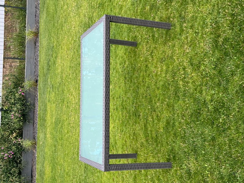 Szary stół obiadowy z technorattanu 150 x 90 cm zdjęcie 2