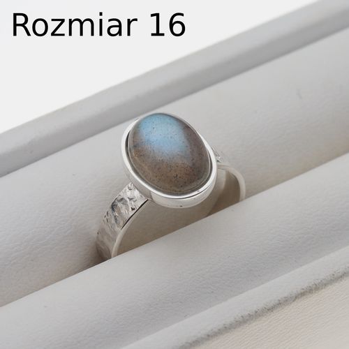 Pierścionek z Labradorytem owalnym w srebrze młotkowanym 16 (Średnica wewnętrzna 17,67 mm) +/- 2 rozmiary regulacji na Arena.pl