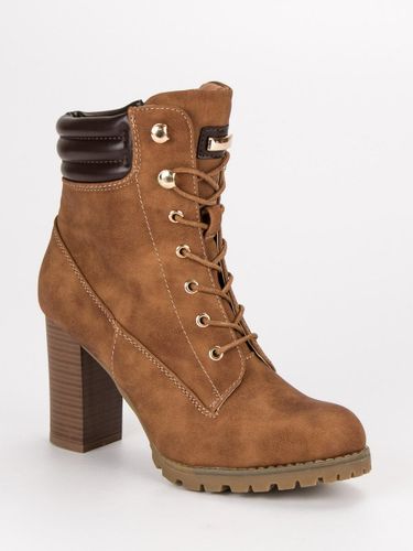 WIĄZANE BOTKI NA OBCASIE na Arena.pl