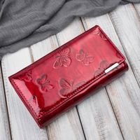 portfel damski skórzany duży czerwony lakierowany ze wzorem w motyle