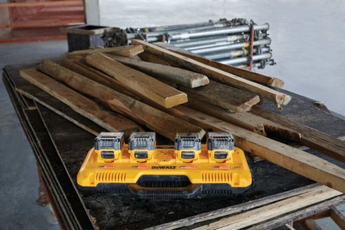 ładowarka xr 8.0a 4*18v - dw dcb104 na Arena.pl